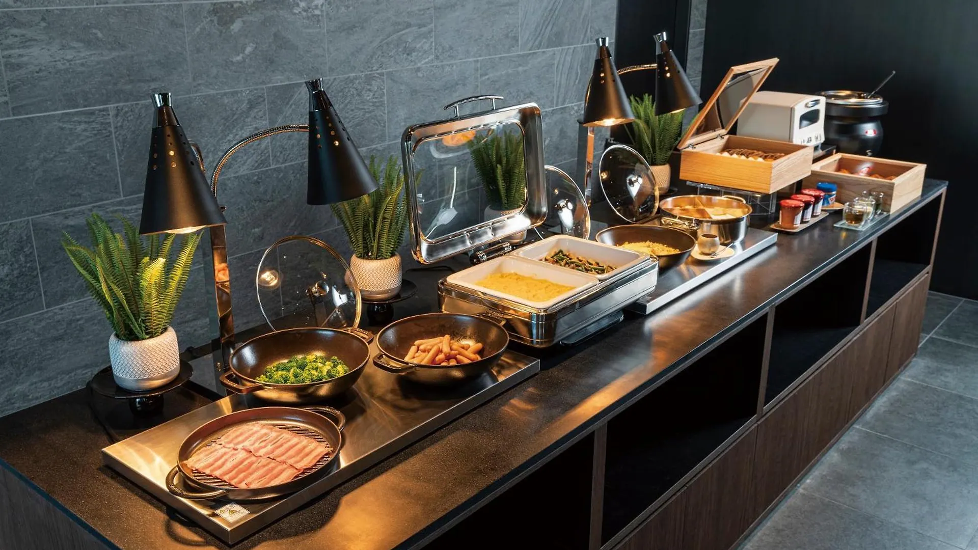 The Royal Park Hotel Iconic Tokyo Shiodome 4*,  اليابان